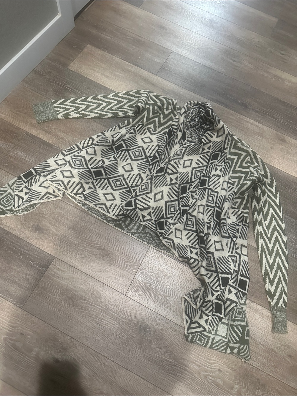Faded Glory Olive and Cream Geometric Open-Front Cardigan